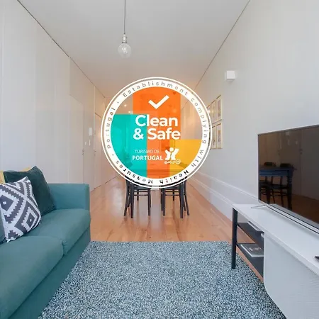 Liiiving In | Bolhao Market Apartment *